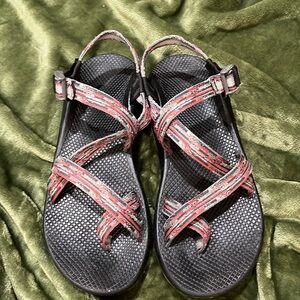 Chaco men’s size 11 sandals excellent condition- Red and Gray